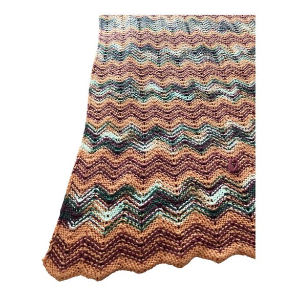Vintage Hand-Knitted Chevron Blanket – 40 x 69 – Retro Zigzag Throw - Picture 4 of 4